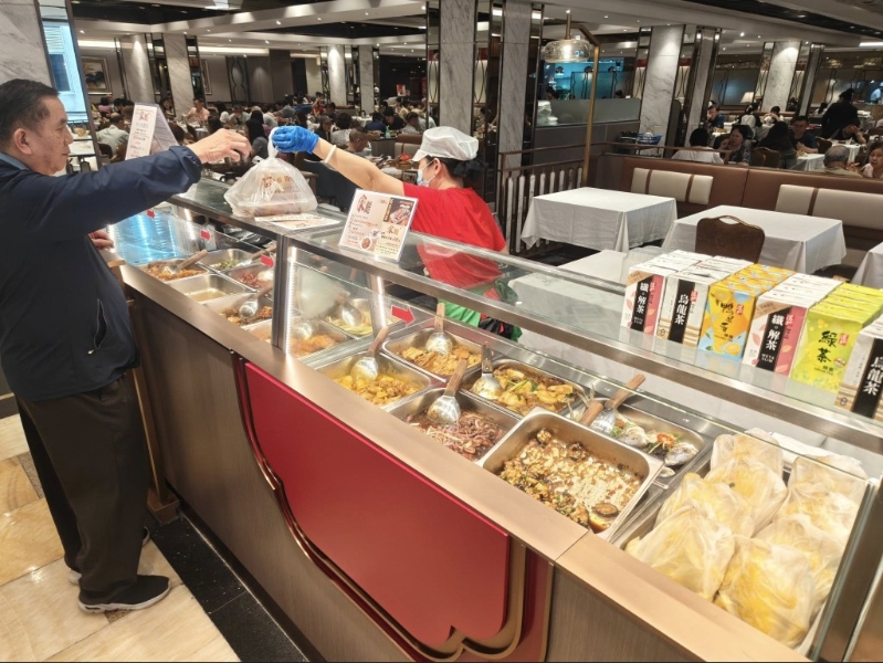 至于菜式选择方面,沙田分店的菜式选择较屯门分店略显朴实,没有濑尿虾、炸班球、乳鸽等较为“抢眼”餸菜 至于菜式选择方面,沙田分店的菜式选择较屯门分店略显朴实,没有濑尿虾、炸班球、乳鸽等较为“抢眼”餸菜