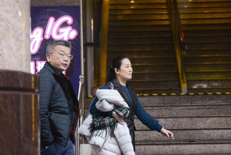 吴思瑶、蔡其昌离开餐厅。