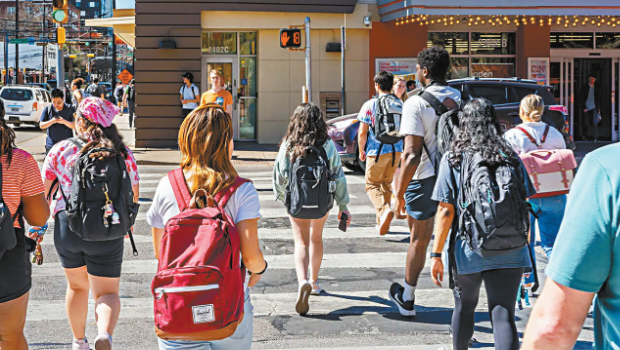 德州同意取消该政策，预料将有近2万名无证大学生受影响。