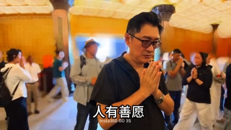 黄安拍片记录自己在普陀山的经历。