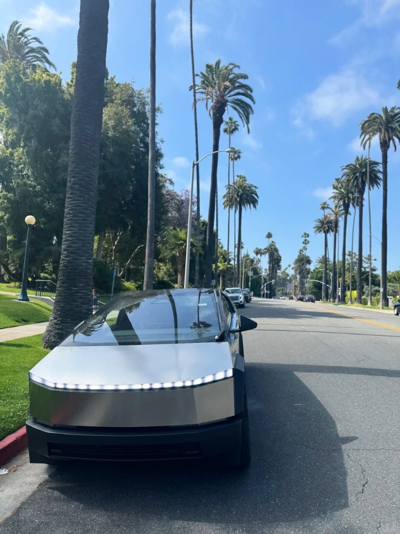 林澄光开潮爆靓车招呼陈山聪。