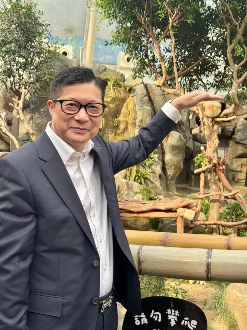 邓炳强第一次探“加加”“得得”2