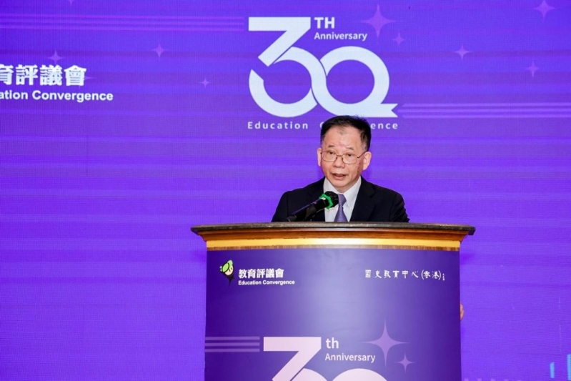 教育评议会会长何汉权致欢迎辞。