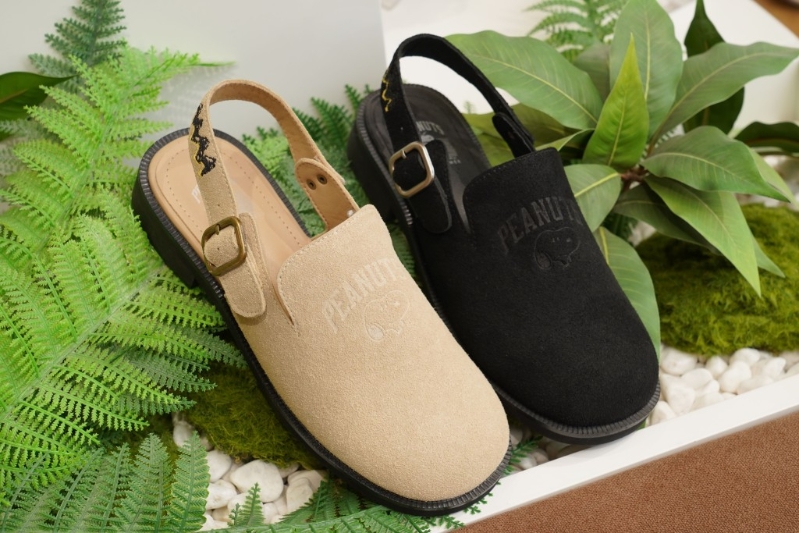 Korner Snoopy 凉鞋