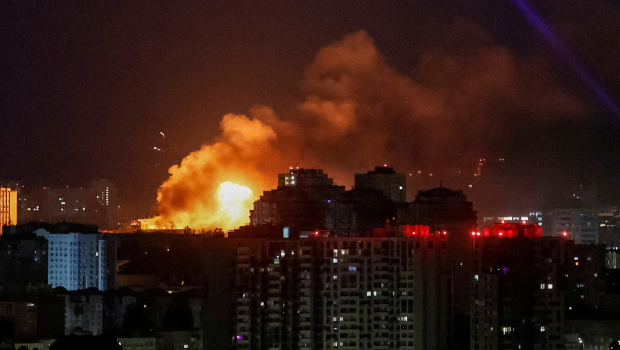 俄罗斯17日发射超过400架无人机和32枚导弹攻击乌克兰首都基辅。 俄罗斯17日发射超过400架无人机和32枚导弹攻击乌克兰首都基辅。