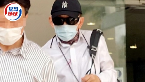 涉会议期间摸女秘书大腿