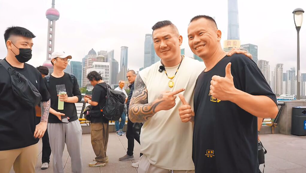 馆长访陆有助两岸和平交流？