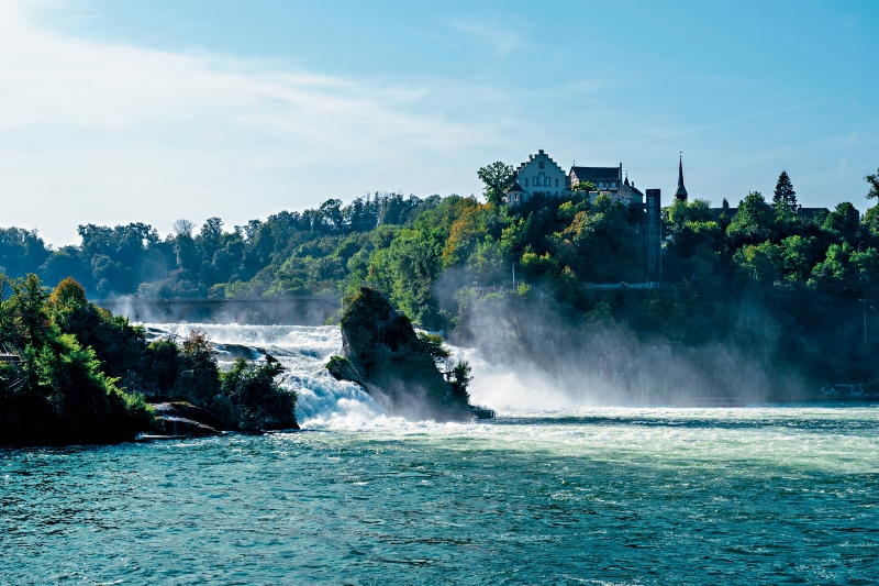 3厂房附近就是莱茵河瀑布,亨利慕时先生运用了天然资源,为沙夫豪森斥资兴建水力发电设施,造就这个工业城市的诞生。 3厂房附近就是莱茵河瀑布,亨利慕时先生运用了天然资源,为沙夫豪森斥资兴建水力发电设施,造就这个工业城市的诞生。