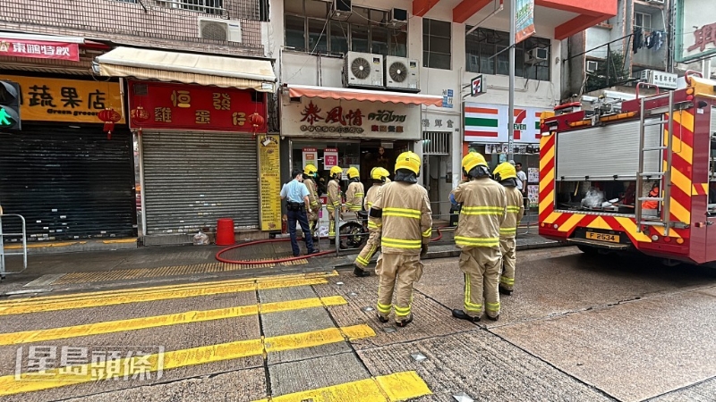 消防到场将火扑熄。