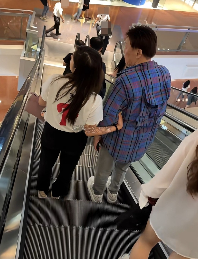 陈欣健在又一城被网民巧遇