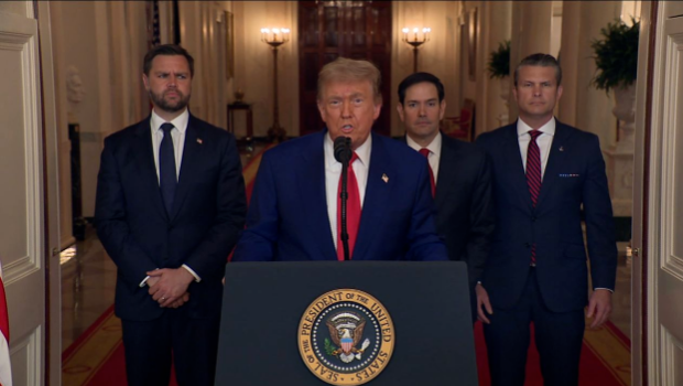 当地时间21日,特朗普发表全国讲话。 当地时间21日,特朗普发表全国讲话。