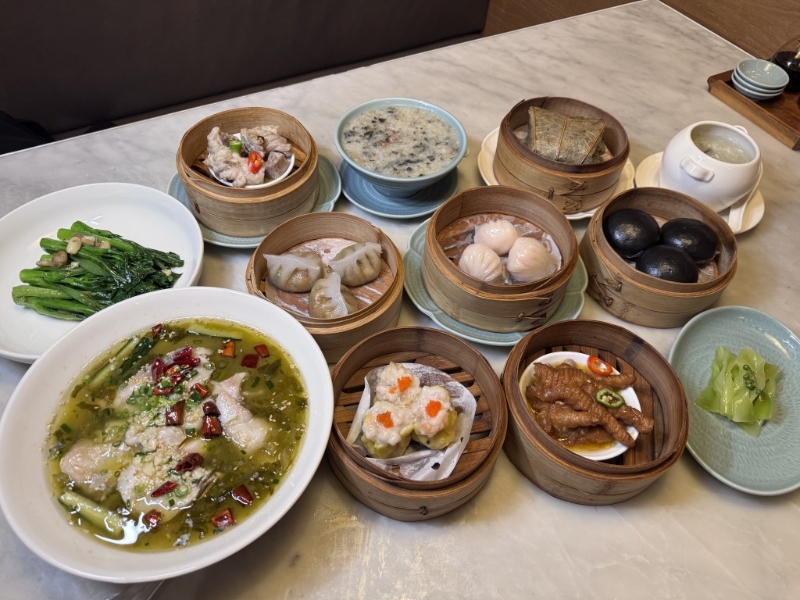 点心纸上的有逾70款菜式选择，包括点心、现拉肠粉、粥粉麵饭、凉菜、小菜及甜品