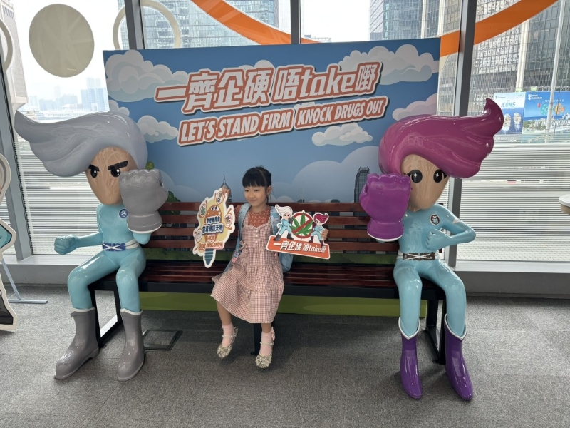 与“阿Don’t”及“阿希”一齐学习“企硬，唔take嘢”