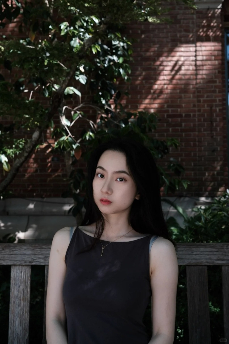 Jensmind去年哈佛大学毕业,不过收到面试后仍未决定会否参加。 Jensmind去年哈佛大学毕业,不过收到面试后仍未决定会否参加。