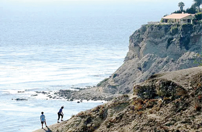 洛亚警方在洛杉矶县海岸的未知尸体证实了中国