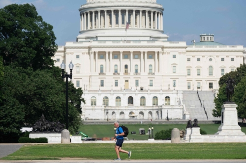 美国国会民主党众议员提出决议案，要约束特朗普对伊朗动武。