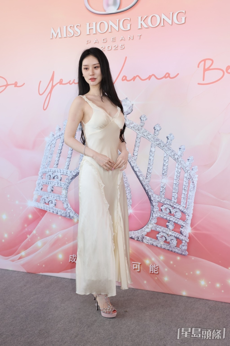 庄静景大晒傲人上围。 庄静景大晒傲人上围。