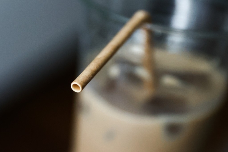 韩国星巴克指顾客投诉纸饮管太难用。