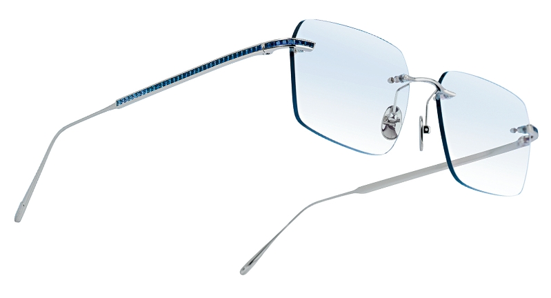 LOTOS Eternity 18K白金蓝宝石款式，镜臂镶嵌88颗共重4.34卡公主方形切割蓝宝石，呈自然渐变效果。（售价待定）