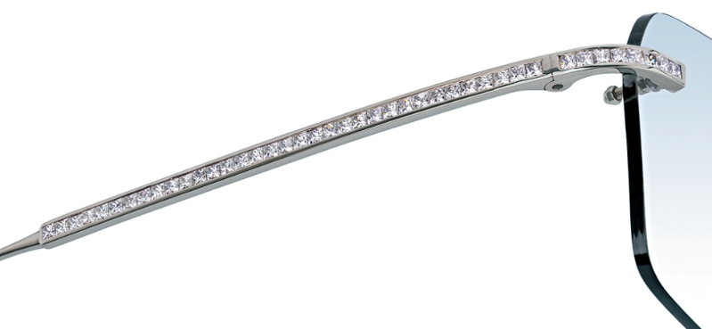 LOTOS Eternity18K白金白钻款式，镶嵌84颗公主方形切割白钻，总重4.20卡。（售价待定）