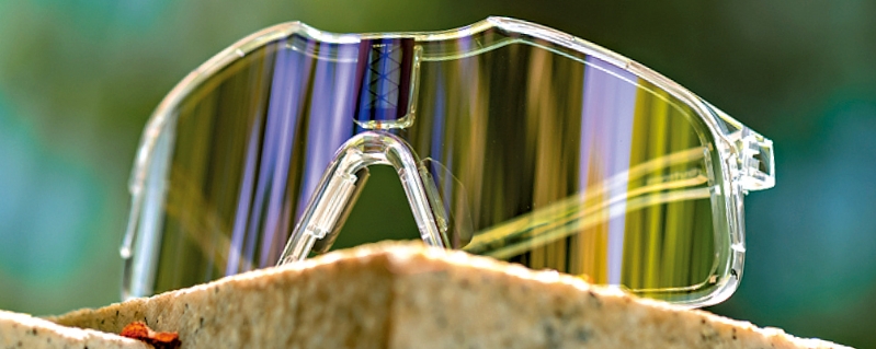 连卡佛独家发售的Chamelo Falcon Automatic Alpha全覆盖式设计，最适合滑雪时佩戴。（$1,580）