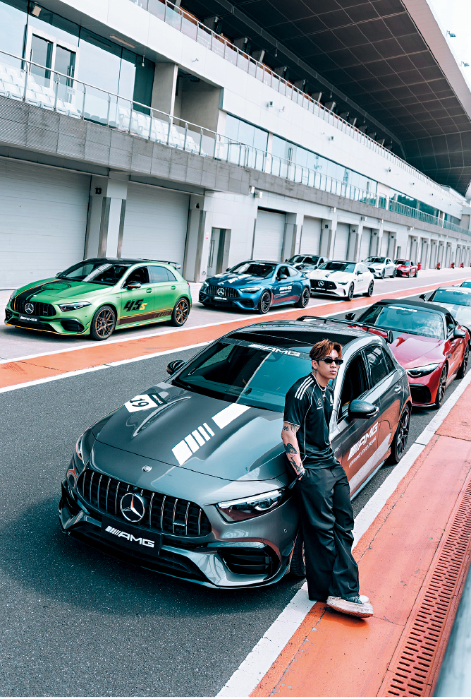 厂方安排8辆最新款AMG跑车供测试,Tyson Yoshi表示首次在赛道开快车感觉非常爽。 厂方安排8辆最新款AMG跑车供测试,Tyson Yoshi表示首次在赛道开快车感觉非常爽。