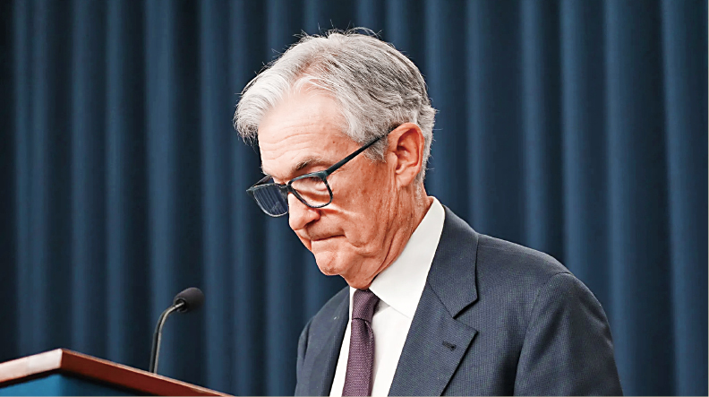 美联储主席鲍威尔25日在普林斯顿大学的演讲中,为美联储应对新冠疫情期间的减息措施进行了辩护,最近鲍威尔和联储局频繁受到总统特朗普批评。 美联社 美联储主席鲍威尔25日在普林斯顿大学的演讲中,为美联储应对新冠疫情期间的减息措施进行了辩护,最近鲍威尔和联储局频繁受到总统特朗普批评。 美联社