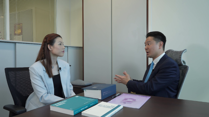 立法会议员周浩鼎表示，《香港国安法》公布实施以来，香港遘向“由治及兴”。