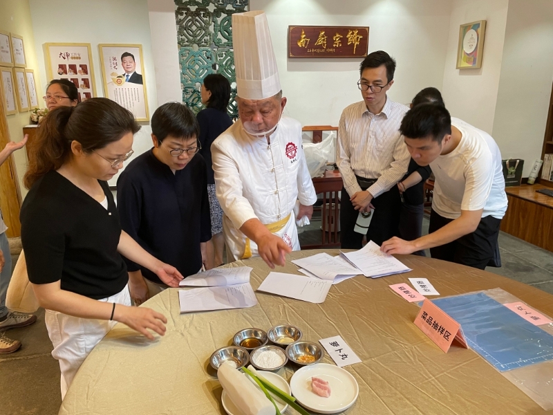 陈钢文大师与团队正在开展客家菜研究