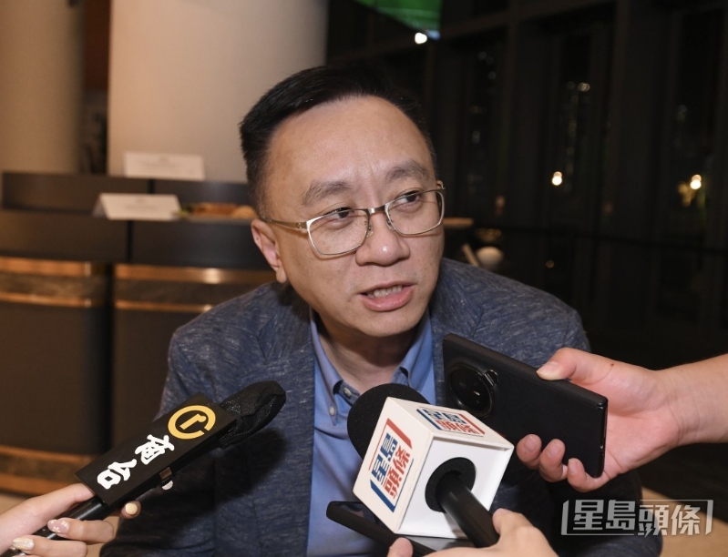 香港信息科技商会荣誉会长方保侨认为酒吧开幕时机合适，亦指酒吧适合举办商业活动。