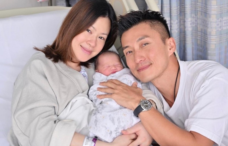 陈山聪于2019年与拍拖5年的从事美容业的圈外女友Apple结婚。