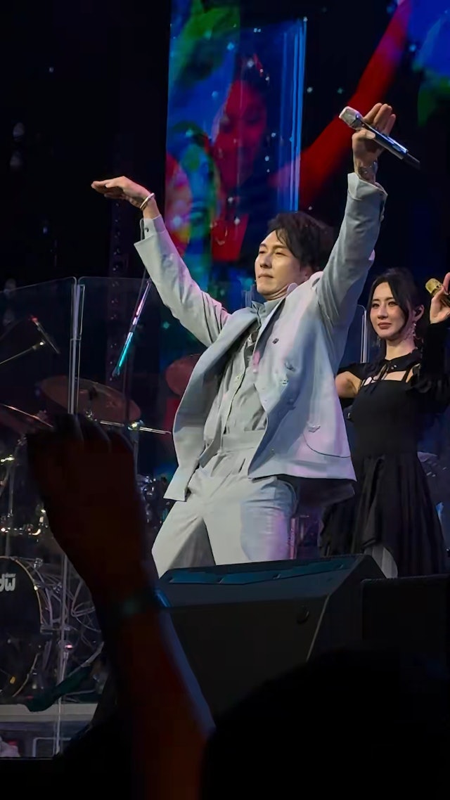 王浩信庆祝42岁生日。