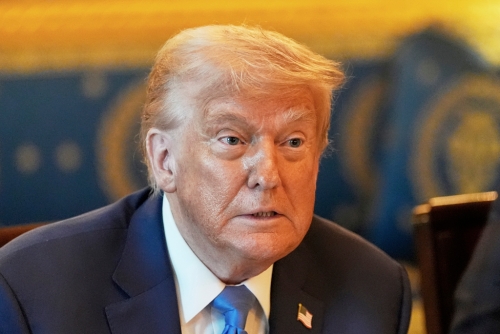 特朗普宣布对加拿大课征35%高额关税。 特朗普宣布对加拿大课征35%高额关税。