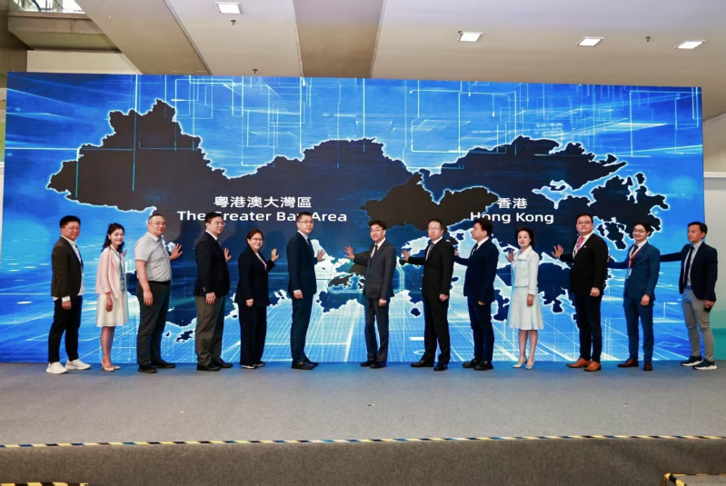 2025全球健康产业新格局高峰论坛在深圳开幕。