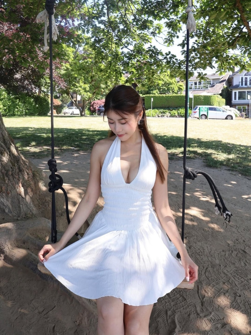 钟翠诗近日分享新相，身材火辣。