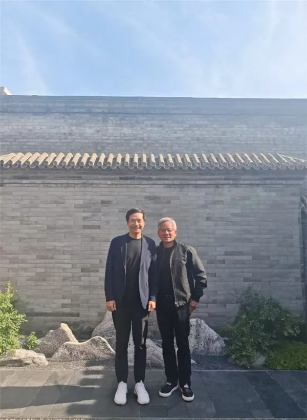 雷军(左)与黄仁勛与的合照成为热话。 雷军(左)与黄仁勛与的合照成为热话。