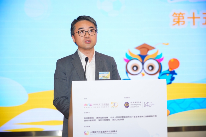 香港教育局副局长施俊辉