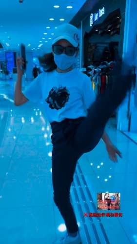 杨思琦表示：“记住日常生活中，无论遇到甚麽事情，大家都可以一一‘鸡腿’！ 加油！”