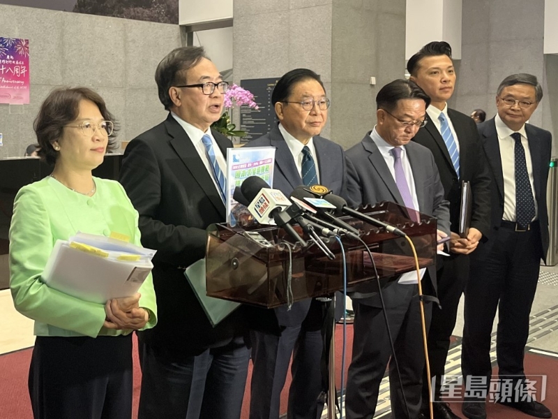 （左三）林健锋指建议新注册或搬入北部都会区指定地区的企业，首5年利得税全免。