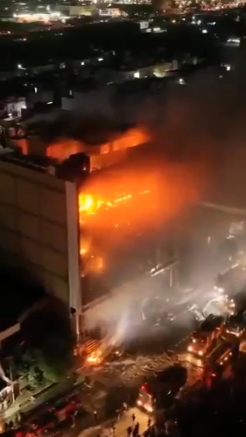 伊拉克超市大火已近50人死亡。 伊拉克超市大火已近50人死亡。