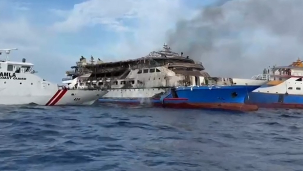 印尼渡轮航行途中起火,3名乘客死亡568人获救 印尼渡轮航行途中起火,3名乘客死亡568人获救