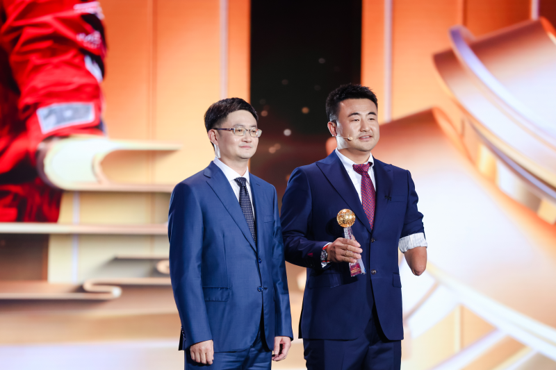 徐京坤获颁“影响世界华人大奖” 徐京坤获颁“影响世界华人大奖”