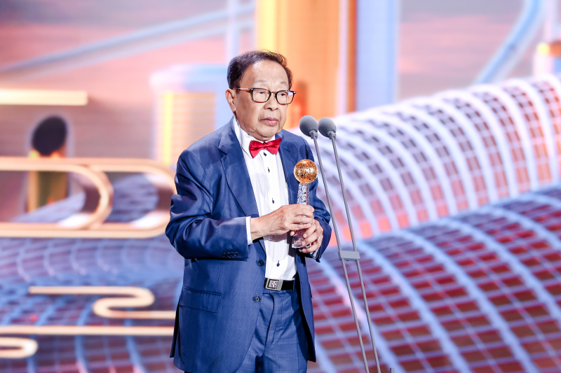 陈清泉获颁“影响世界华人大奖” 陈清泉获颁“影响世界华人大奖”