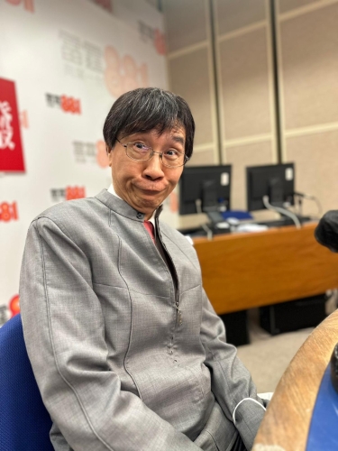 袁国勇现“老顽童”一面 袁国勇现“老顽童”一面