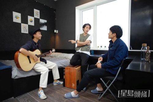 有青年租户在宿舍结识志同道合的朋友。 有青年租户在宿舍结识志同道合的朋友。