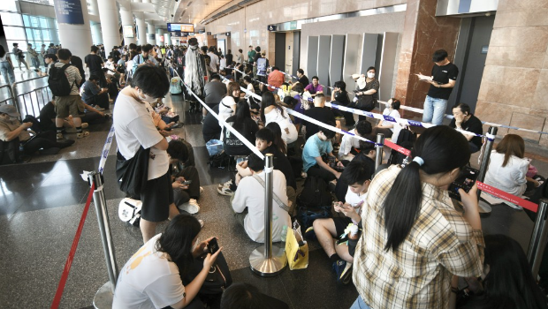 动漫节今日起一连五日在湾仔会展举行,未开幕现场人头涌涌,人龙已经延长到场外。 动漫节今日起一连五日在湾仔会展举行,未开幕现场人头涌涌,人龙已经延长到场外。