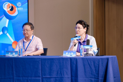 左:东莞光明眼科医院于强教授 右:深圳市人民医院罗小玲教授 左:东莞光明眼科医院于强教授 右:深圳市人民医院罗小玲教授