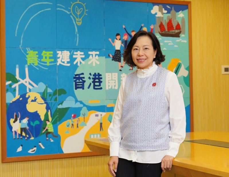 民政及青年事务局局长麦美娟。