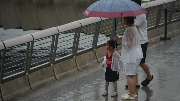 天文台早上9时10分，发出黑色暴雨警告信号。