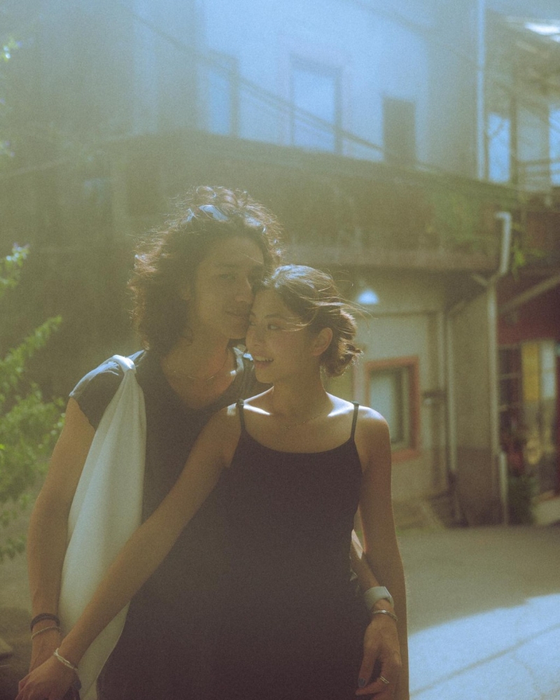 若盈与Ian拍拖多年。 若盈与Ian拍拖多年。